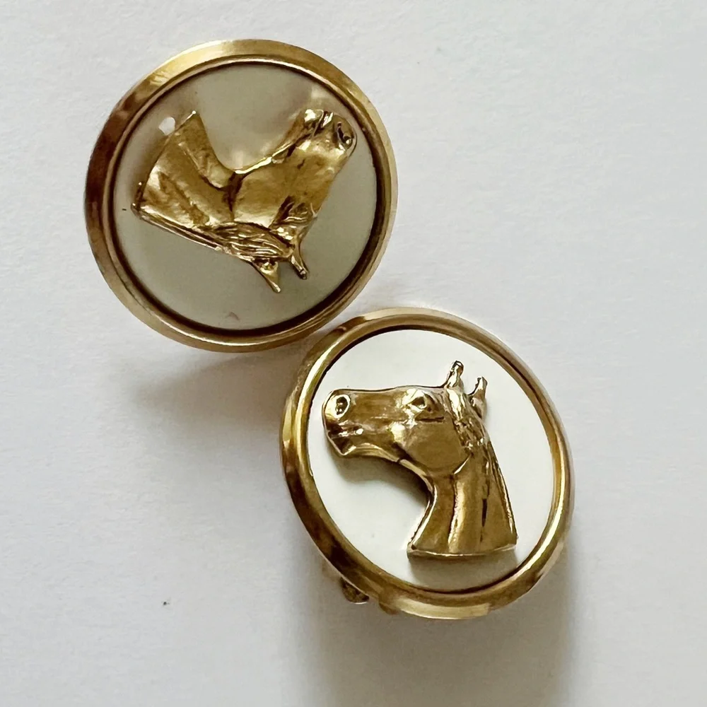 18 kt Gold plated Horse Round Clip on Earrings with base of Mother of Pearl - Picture 6 of 7